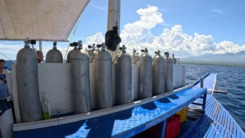 The boat sails between the tropical islands of the ocean 库存影片 243217418