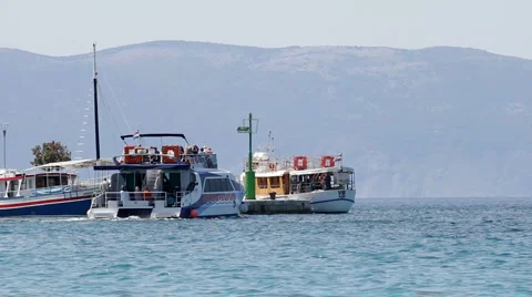 Boat at the sea Vídeos de archivo 5087382