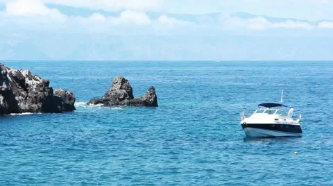 Boat on the sea with rocks 動画素材 40923545