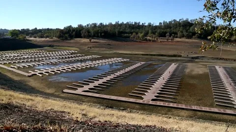 Boat slips on dry lakebed 스톡 동영상 66548541