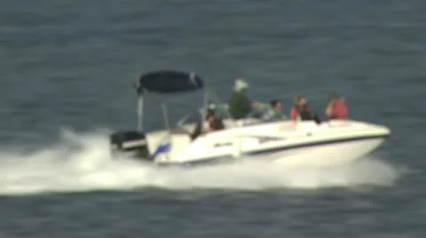 Boat Speeding Though The Marina 스톡 동영상 19186267