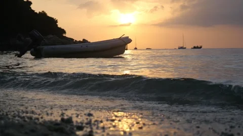 Boat at sunset on the beach in thailand 스톡 동영상 257545891