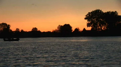 Boat in the sunset Video stock 509375