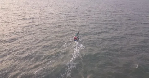 Boat into sunset Stock Footage 88558673