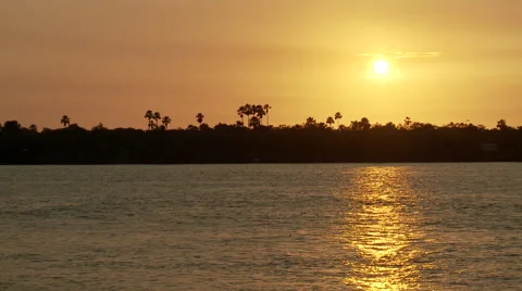 Boat at Sunset River Vidéo 55644803