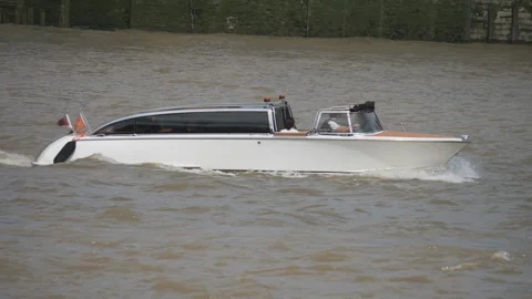 A boat on Thames River. Stock Footage 281787795