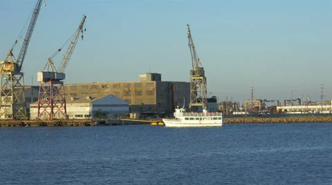 Boat tour heading back to dock. Stock Footage 40341440