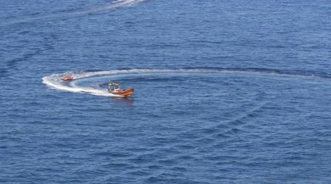 Boat towing inflatable ring with people in life jackets Stockbeeldmateriaal 67322499