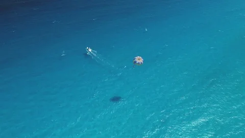 Boat towing a parasail over Caribbean water near Cancun Video stock 89244792