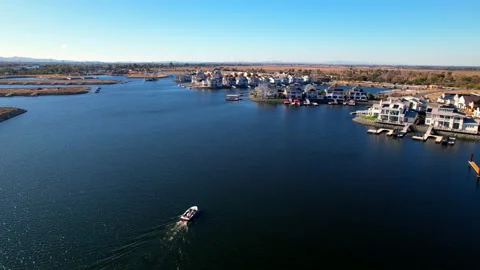 Boat Tracking Aerial Push Forward 库存影片 170800243