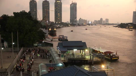 Boat traffic on river, Chao Phraya river in Bangkok Stock-Footage 60957127