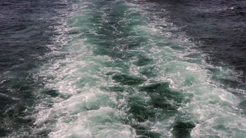 Boat trail on the sea Vidéo 241512128