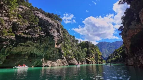 Boat trip on turquoise water of mountain canyon, Verdon Gorge in France Stock Footage 320952953