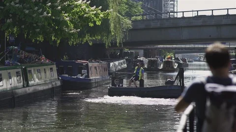 Boat turning in canal Stock-Footage 93200914