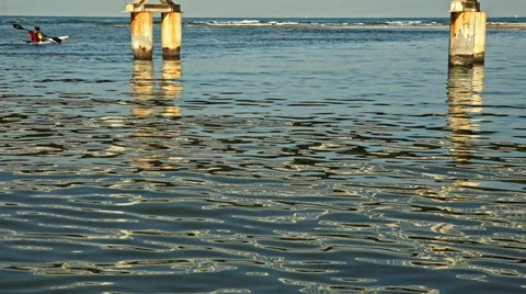 A boat under a bridge 库存影片 68852760