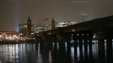 Boat under bridge on River Thames Night 스톡 동영상 11370607
