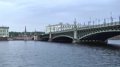 On a boat under Troitsky bridge Video stock 85093742