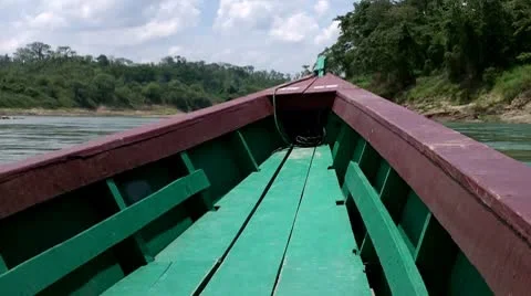 Boat in the Usumacinta River Vídeos de archivo 8921806