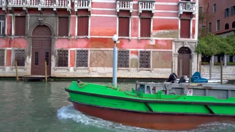 BOAT IN VENICE-100FPS Stock Footage
