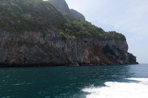 Boat Wake on the Water at Phi Phi Island Fotos Stock