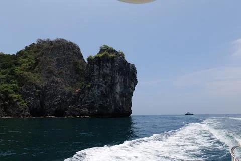 Boat Wake on the Water at Phi Phi Island Fotos Stock