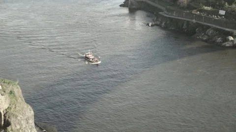 Boat in the water Vídeos de archivo 94118570