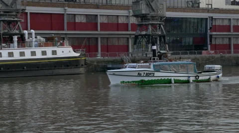 Boat7 at bristol docks Vídeo Stock 41958913