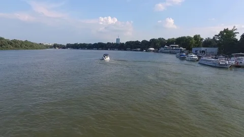 Boath Sailing On The River 動画素材 111817063