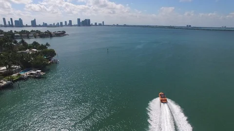 Boating on Biscayne - Miami Beach | 4K Aerial Vídeos de archivo 125524368