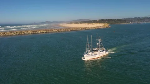 Boating Newport OR 動画素材 117022771