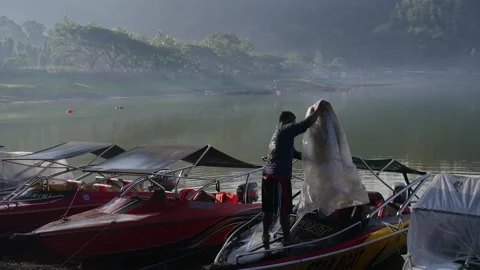 Boatman 스톡 동영상 184370566