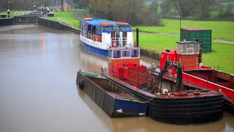 Boats and barges at Sprotbrough Flash Stock Footage 321474977