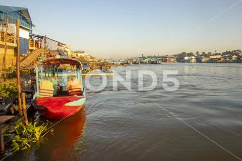 Boats and houses of Chau Doc in Vietnam Stock Photos