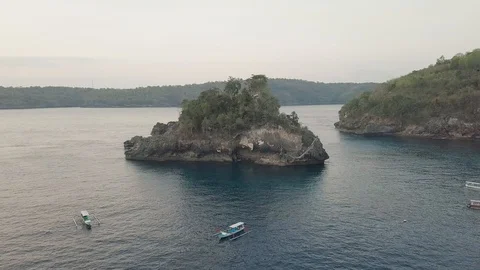 Boats around the island with the sky reflection aerial footage Video stock 101659330