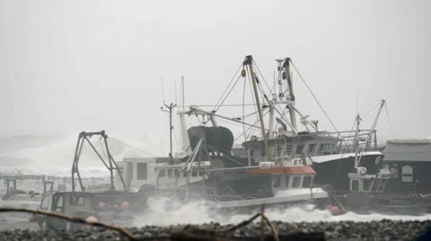 Boats battered by waves and wind during storm Video stock 35329977