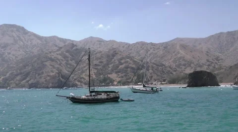 Boats bouncing in the  heavy surf while anchored off island Video stock 68002657