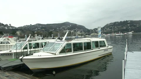 Boats docked on Como lake  Video stock 37809171