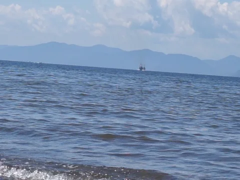 Boats go on the attack Vídeo Stock 83962043