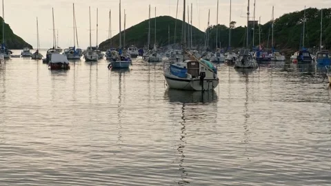 Boats in the harbour at sunset 스톡 동영상 283267270