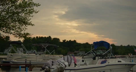 Boats on a lake 動画素材 202105355