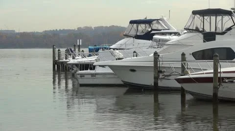 Boats in marina 動画素材 12387917