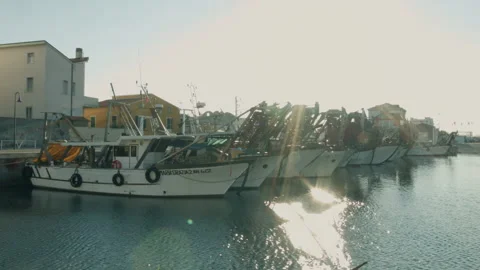 Boats moored in a harbor, the sun is reflected in the water 库存影片 146295224