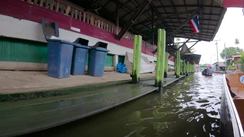 Boats navigate crowded floating  market in Bangkok Stock Footage 310111916
