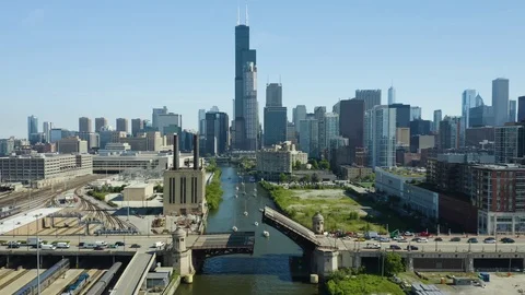 Boats Navigate Up River as Bridge Closes in Chicago [4K] Video stock 110716460