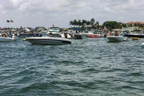 Boats Pack Fort Lauderdale Intercoastal Waterway For Memorial Day Holiday Stock Photos