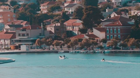 Boats passing 2 Stockbeeldmateriaal 91282544