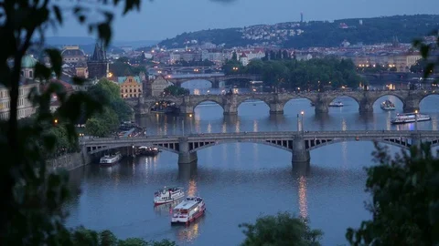 Boats in Prague river Vidéo 90897324