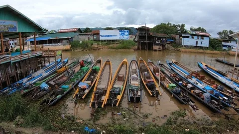 Boats on a river in the Inle lake area, Myanmar (Burma) Stock-Footage 117960153