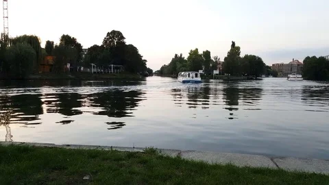 Boats sailing in river, evening time, Landwehrkanal, Charlottenburg, Berlin Vídeos de archivo 74657561