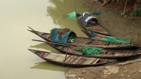 Boats by the side of a river in India side tracking shot slow motion Stock Footage 57142899